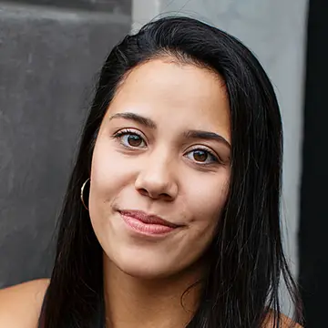 Portraitfoto der Schauspielerin Aiken-Stretje Andresen, IAF Absolventin 2021